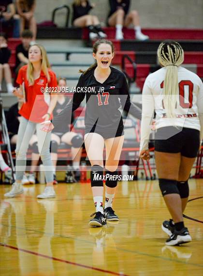 Thumbnail 3 in FR: Empire vs Marana photogallery.