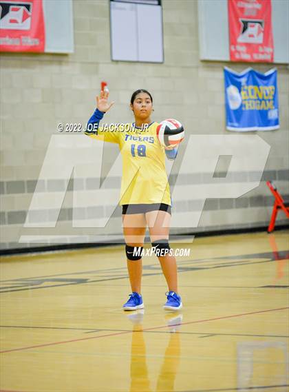 Thumbnail 3 in FR: Empire vs Marana photogallery.