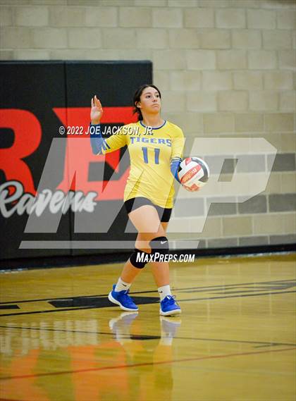 Thumbnail 2 in FR: Empire vs Marana photogallery.