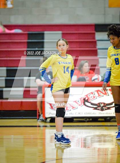 Thumbnail 3 in FR: Empire vs Marana photogallery.