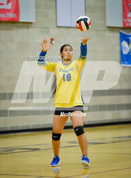 Thumbnail 3 in FR: Empire vs Marana photogallery.