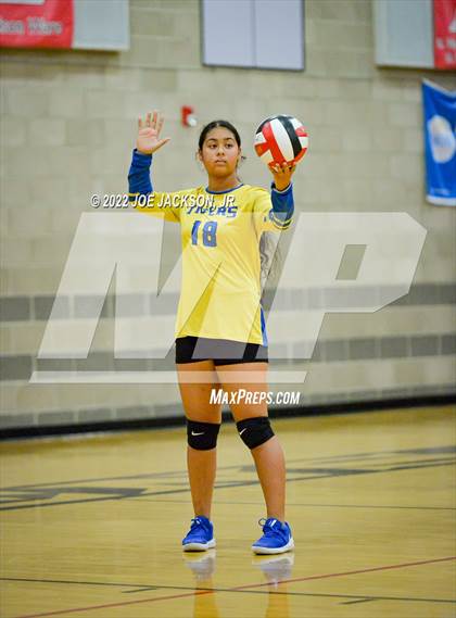 Thumbnail 2 in FR: Empire vs Marana photogallery.