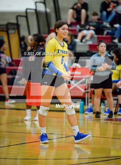 Thumbnail 1 in FR: Empire vs Marana photogallery.