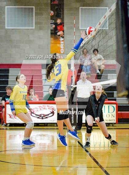 Thumbnail 1 in FR: Empire vs Marana photogallery.