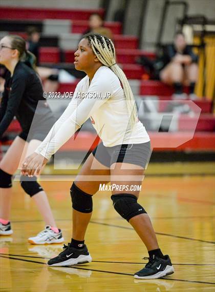 Thumbnail 2 in FR: Empire vs Marana photogallery.