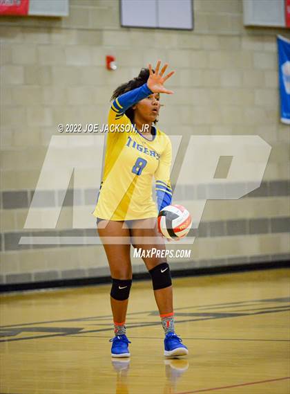 Thumbnail 3 in FR: Empire vs Marana photogallery.