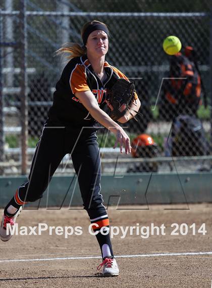 Thumbnail 2 in Bella Vista vs. Roseville (Victory Pre-Season T.O.C.) photogallery.