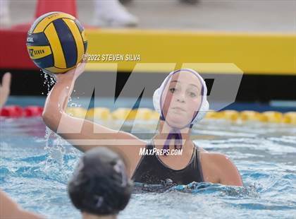 Thumbnail 3 in Carlsbad vs. La Jolla (CIF SDS Open Division Quarterfinal) photogallery.