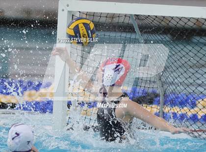 Thumbnail 3 in Carlsbad vs. La Jolla (CIF SDS Open Division Quarterfinal) photogallery.