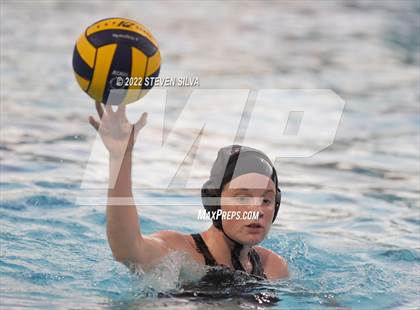 Thumbnail 3 in Carlsbad vs. La Jolla (CIF SDS Open Division Quarterfinal) photogallery.
