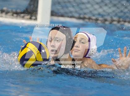 Thumbnail 3 in Carlsbad vs. La Jolla (CIF SDS Open Division Quarterfinal) photogallery.