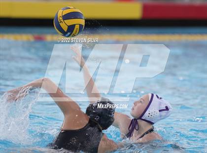 Thumbnail 2 in Carlsbad vs. La Jolla (CIF SDS Open Division Quarterfinal) photogallery.