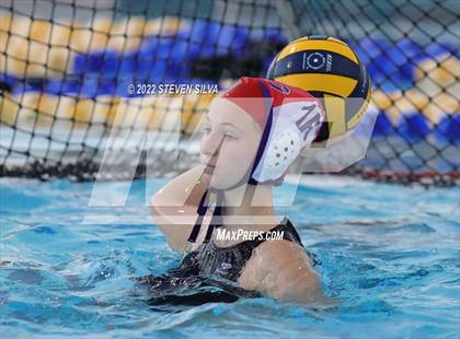 Thumbnail 3 in Carlsbad vs. La Jolla (CIF SDS Open Division Quarterfinal) photogallery.