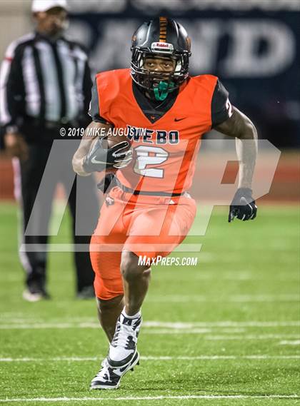 Thumbnail 2 in Lone Star vs. Lancaster (UIL 5A DI Regional Final) photogallery.