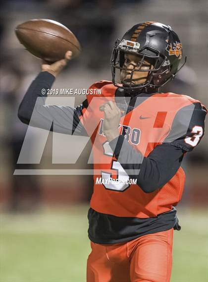 Thumbnail 2 in Lone Star vs. Lancaster (UIL 5A DI Regional Final) photogallery.