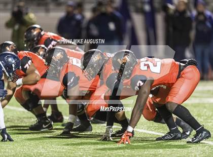 Thumbnail 1 in Lone Star vs. Lancaster (UIL 5A DI Regional Final) photogallery.