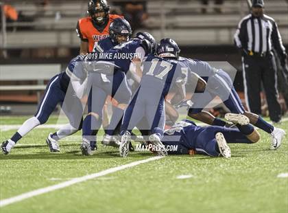 Thumbnail 3 in Lone Star vs. Lancaster (UIL 5A DI Regional Final) photogallery.