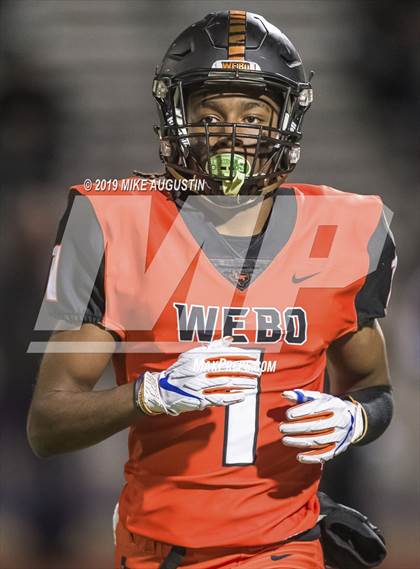 Thumbnail 3 in Lone Star vs. Lancaster (UIL 5A DI Regional Final) photogallery.