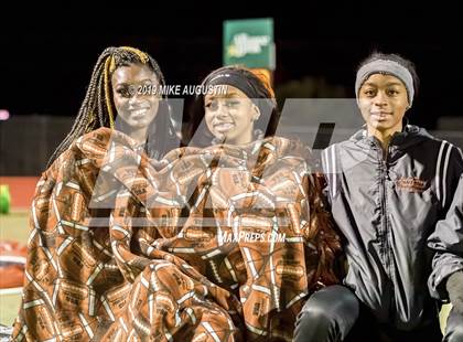 Thumbnail 2 in Lone Star vs. Lancaster (UIL 5A DI Regional Final) photogallery.