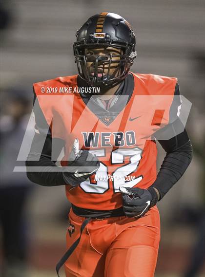 Thumbnail 2 in Lone Star vs. Lancaster (UIL 5A DI Regional Final) photogallery.