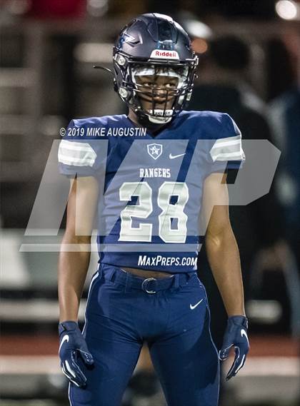 Thumbnail 2 in Lone Star vs. Lancaster (UIL 5A DI Regional Final) photogallery.