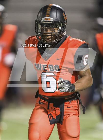 Thumbnail 1 in Lone Star vs. Lancaster (UIL 5A DI Regional Final) photogallery.