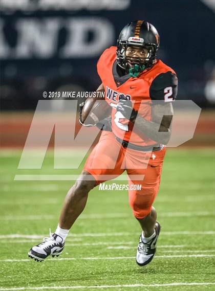 Thumbnail 1 in Lone Star vs. Lancaster (UIL 5A DI Regional Final) photogallery.