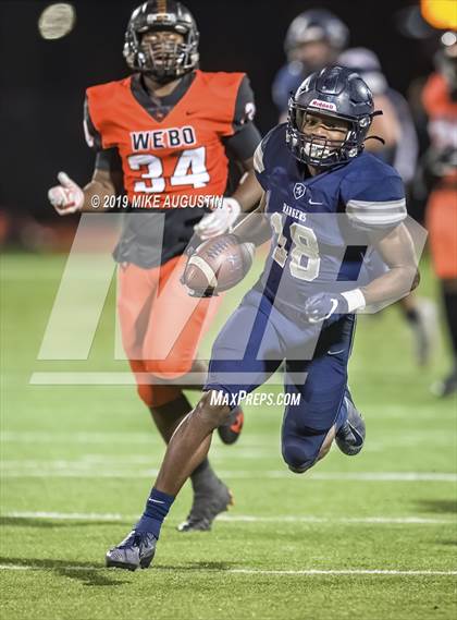 Thumbnail 3 in Lone Star vs. Lancaster (UIL 5A DI Regional Final) photogallery.