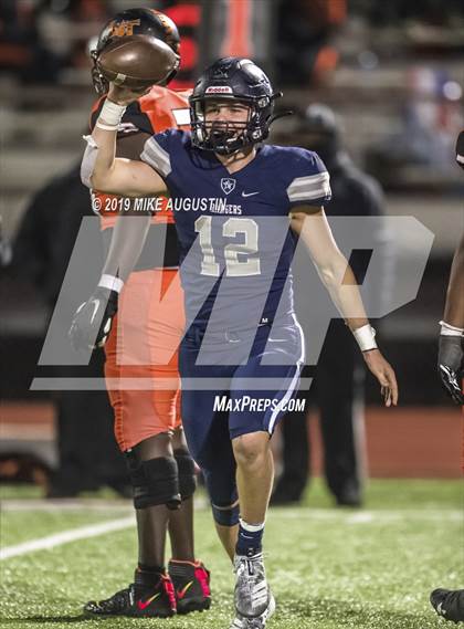 Thumbnail 1 in Lone Star vs. Lancaster (UIL 5A DI Regional Final) photogallery.