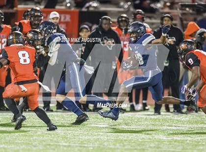 Thumbnail 2 in Lone Star vs. Lancaster (UIL 5A DI Regional Final) photogallery.