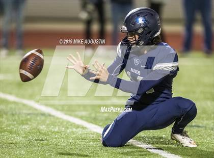 Thumbnail 1 in Lone Star vs. Lancaster (UIL 5A DI Regional Final) photogallery.