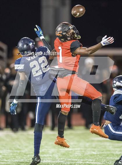 Thumbnail 1 in Lone Star vs. Lancaster (UIL 5A DI Regional Final) photogallery.