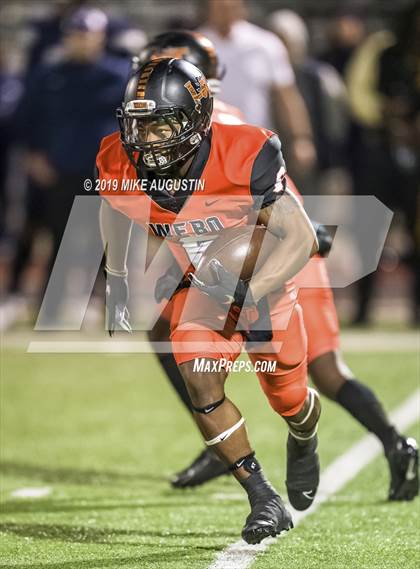 Thumbnail 3 in Lone Star vs. Lancaster (UIL 5A DI Regional Final) photogallery.