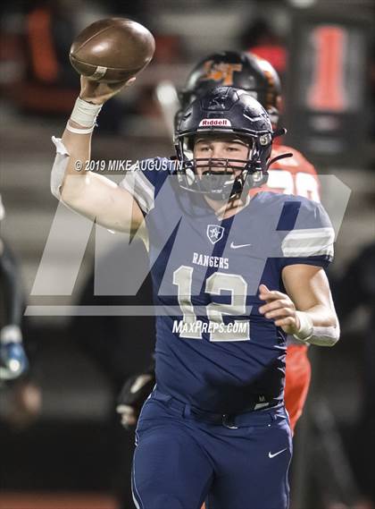 Thumbnail 3 in Lone Star vs. Lancaster (UIL 5A DI Regional Final) photogallery.