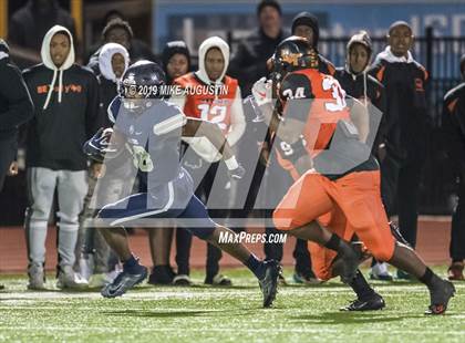 Thumbnail 2 in Lone Star vs. Lancaster (UIL 5A DI Regional Final) photogallery.