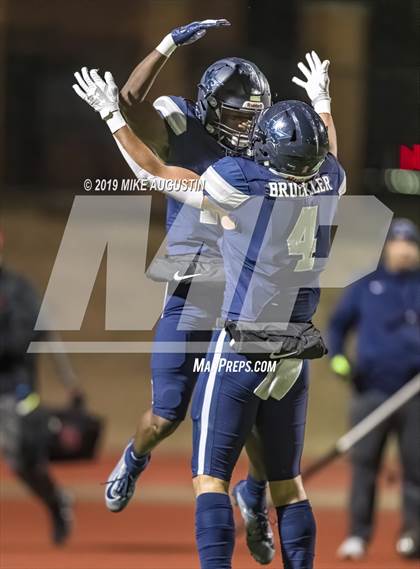 Thumbnail 1 in Lone Star vs. Lancaster (UIL 5A DI Regional Final) photogallery.