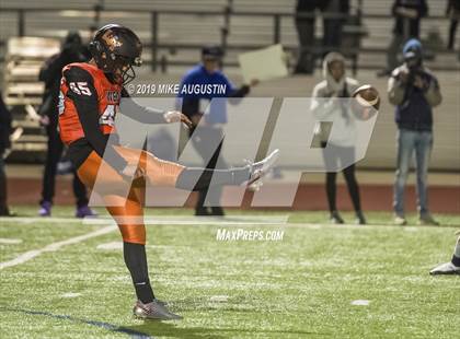 Thumbnail 1 in Lone Star vs. Lancaster (UIL 5A DI Regional Final) photogallery.