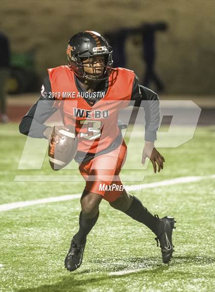 Thumbnail 1 in Lone Star vs. Lancaster (UIL 5A DI Regional Final) photogallery.