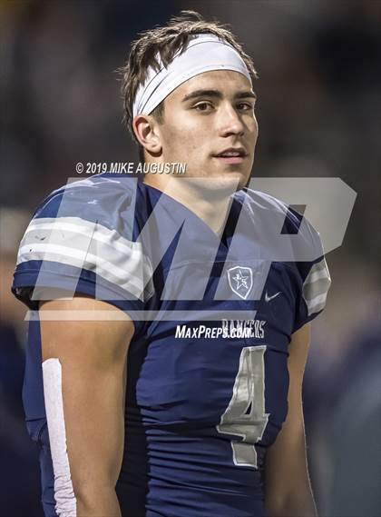 Thumbnail 2 in Lone Star vs. Lancaster (UIL 5A DI Regional Final) photogallery.