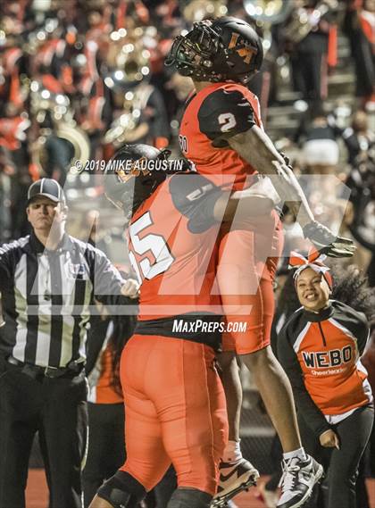 Thumbnail 2 in Lone Star vs. Lancaster (UIL 5A DI Regional Final) photogallery.