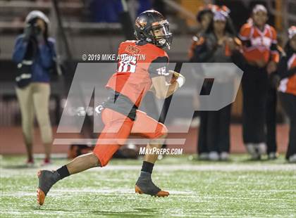 Thumbnail 1 in Lone Star vs. Lancaster (UIL 5A DI Regional Final) photogallery.