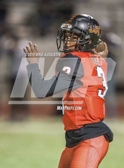 Thumbnail 1 in Lone Star vs. Lancaster (UIL 5A DI Regional Final) photogallery.