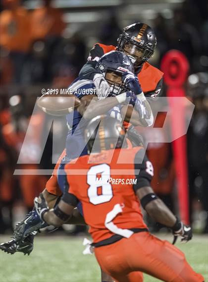 Thumbnail 3 in Lone Star vs. Lancaster (UIL 5A DI Regional Final) photogallery.