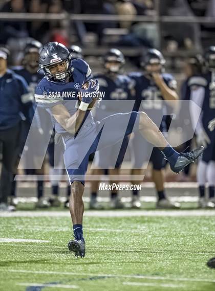 Thumbnail 2 in Lone Star vs. Lancaster (UIL 5A DI Regional Final) photogallery.
