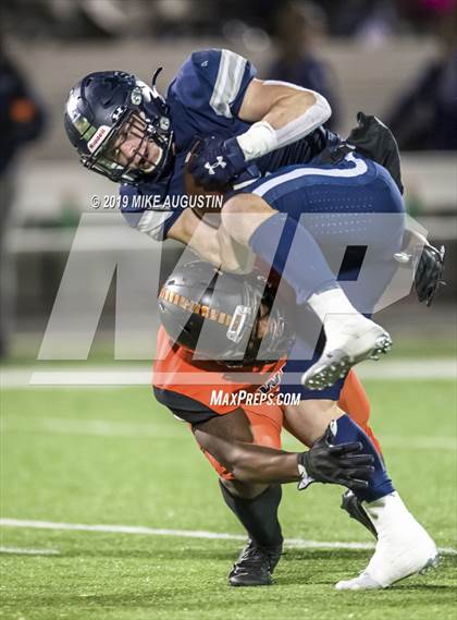 Thumbnail 3 in Lone Star vs. Lancaster (UIL 5A DI Regional Final) photogallery.