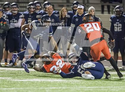 Thumbnail 1 in Lone Star vs. Lancaster (UIL 5A DI Regional Final) photogallery.