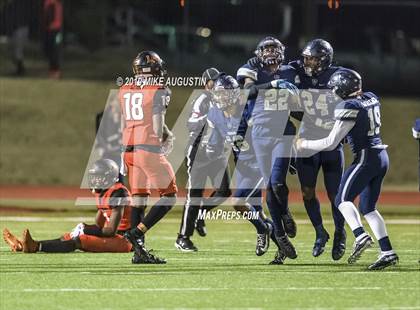Thumbnail 3 in Lone Star vs. Lancaster (UIL 5A DI Regional Final) photogallery.