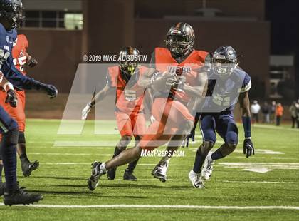 Thumbnail 1 in Lone Star vs. Lancaster (UIL 5A DI Regional Final) photogallery.