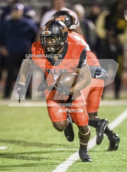 Thumbnail 2 in Lone Star vs. Lancaster (UIL 5A DI Regional Final) photogallery.
