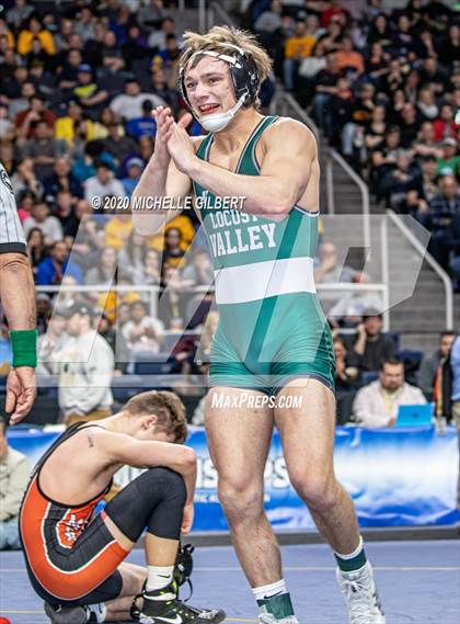 Thumbnail 3 in NYSPHSAA  D2 Wrestling Finals (99lbs to 138lbs) photogallery.